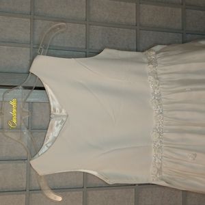 GIRL'S FLOWER GIRL/COMMUNION DRESS (SIZE 7)